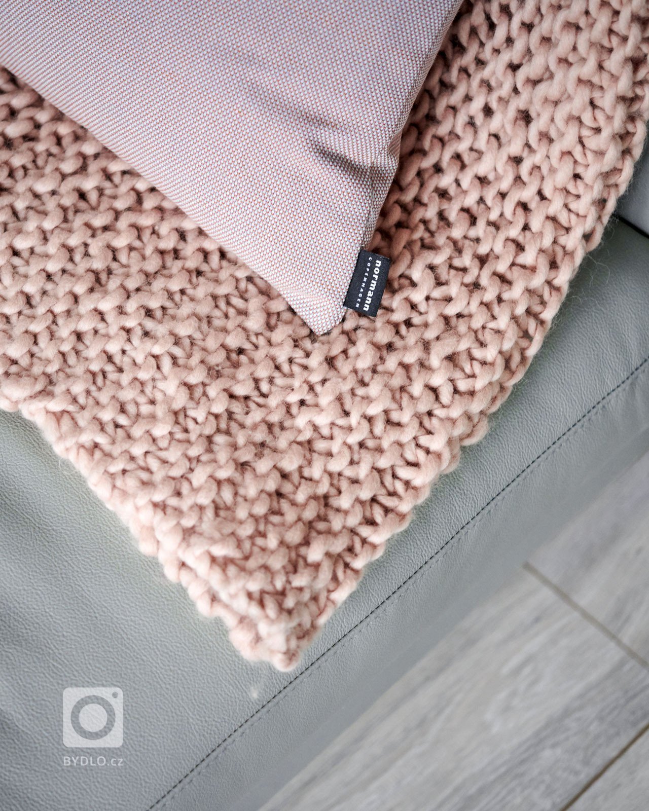 Tentokrát sme navrhovali byt v&nbsp;bytovom komplexe Blumental. Pôvodný zámer klienta, byt prenajímať, sa v&nbsp;priebehu navrhovania zmenil na&nbsp;túžbu byt…