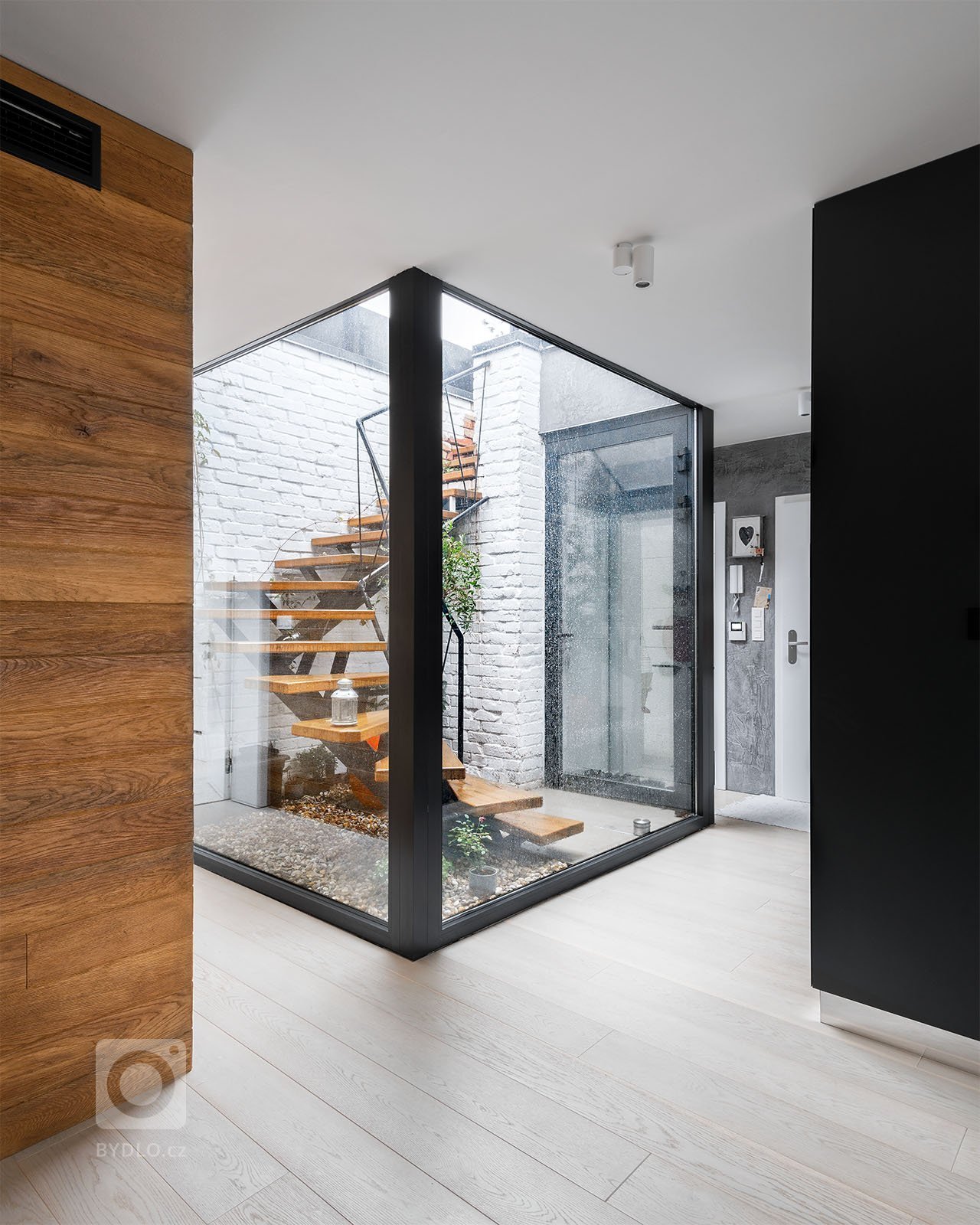 Návrh interiéru v&nbsp;nadstavbe historického bytového domu s&nbsp;krásnym výhľadom na&nbsp;Bratislavu.&nbsp;Nadstavby vo veľkých mestách sa stávajú v dnešnej…