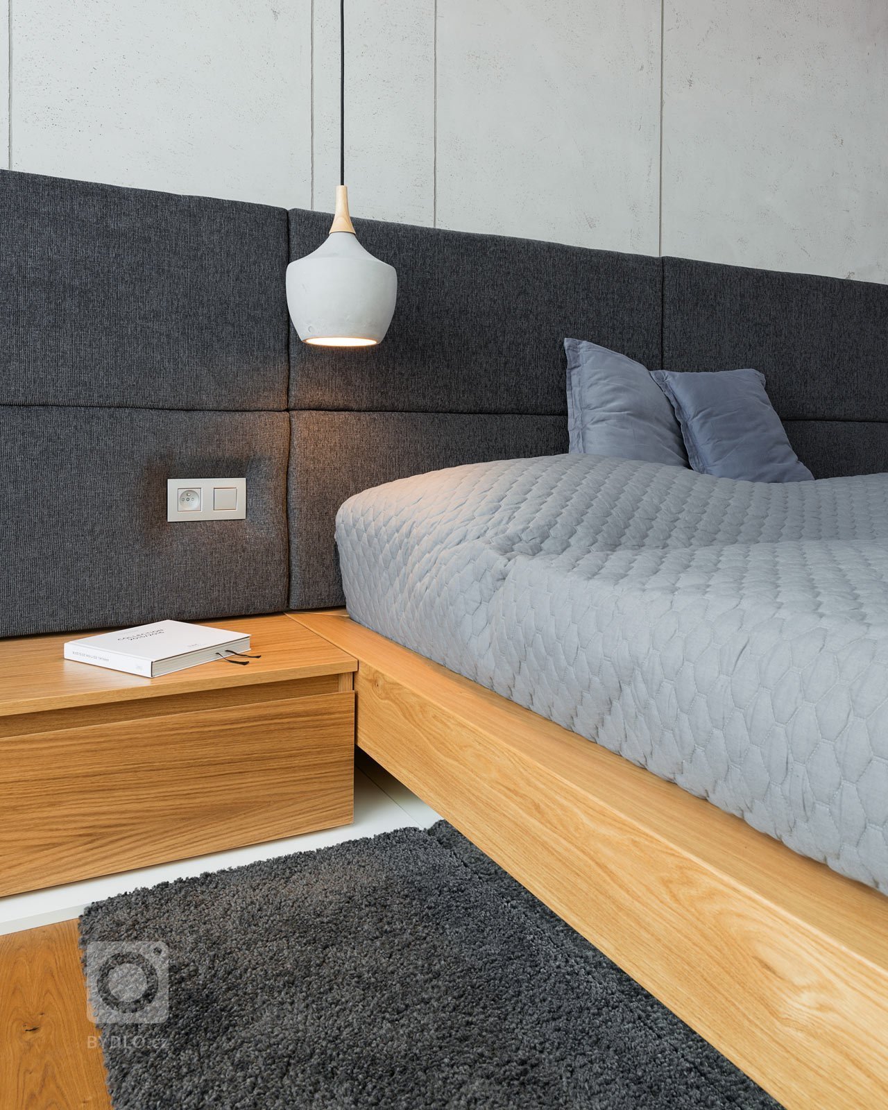 Návrh a&nbsp;realizácia štvorizbového bytu v&nbsp;bratislavskej novostavbe prebiehala vo&nbsp;veľmi príjemnej atmosfére. Majitelia obľubujú krásny a&nbsp…