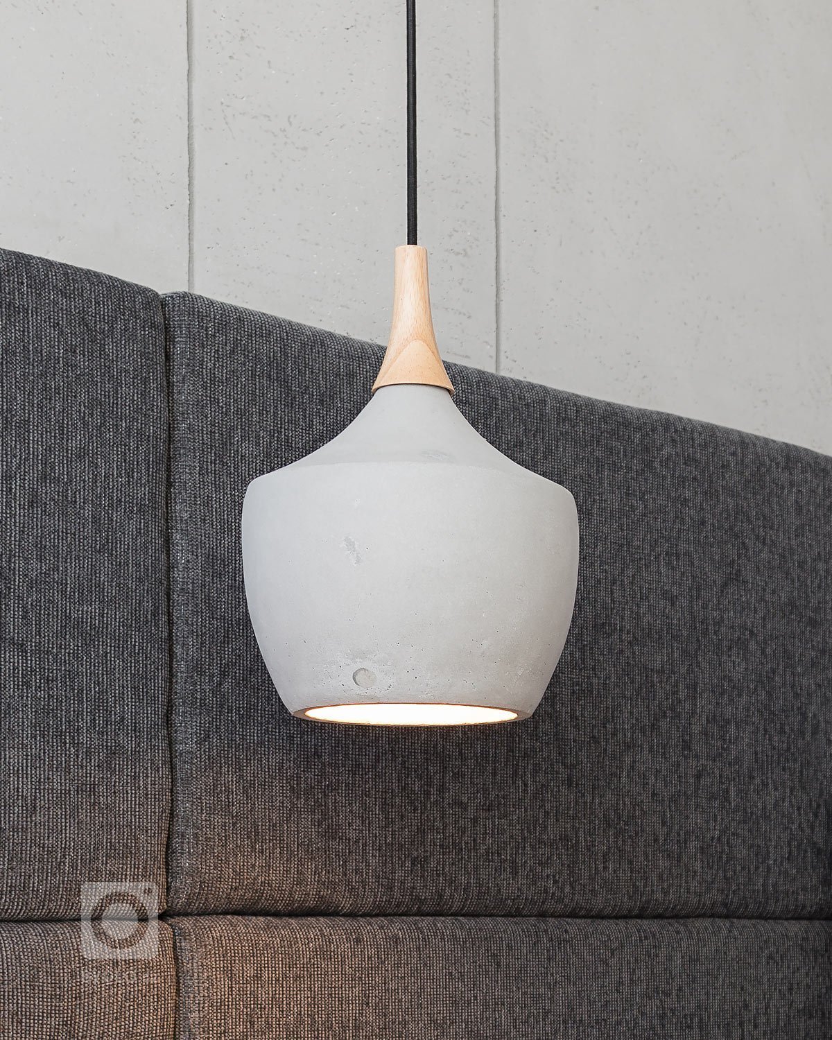 Návrh a&nbsp;realizácia štvorizbového bytu v&nbsp;bratislavskej novostavbe prebiehala vo&nbsp;veľmi príjemnej atmosfére. Majitelia obľubujú krásny a&nbsp…