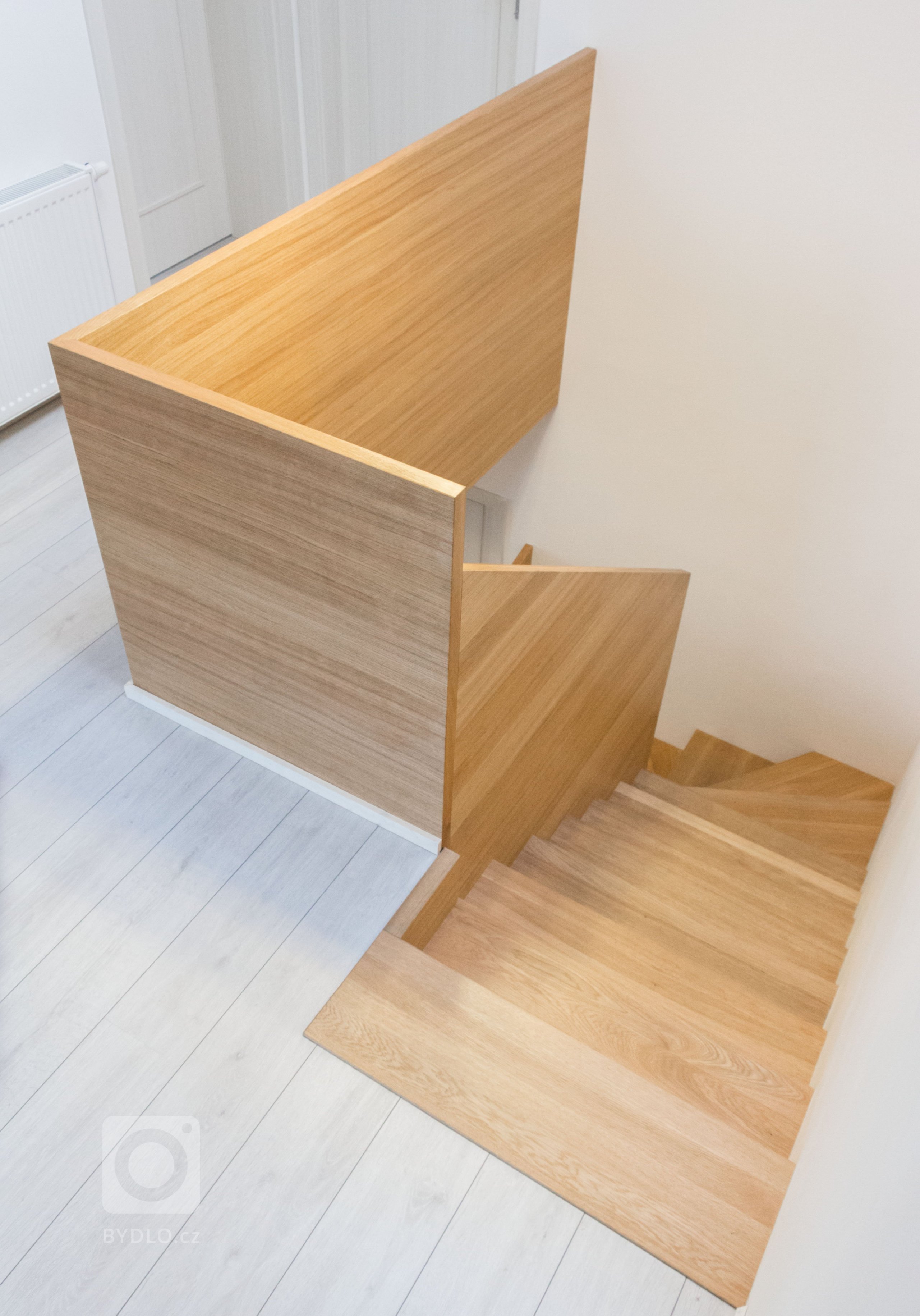 rodinný dom zo 60. rokov sme kompletne zrekonštruovali do novej súčasnej architektúry. budova sa nachádza na vidieku v horách. drevený obklad bol kľúčovým…