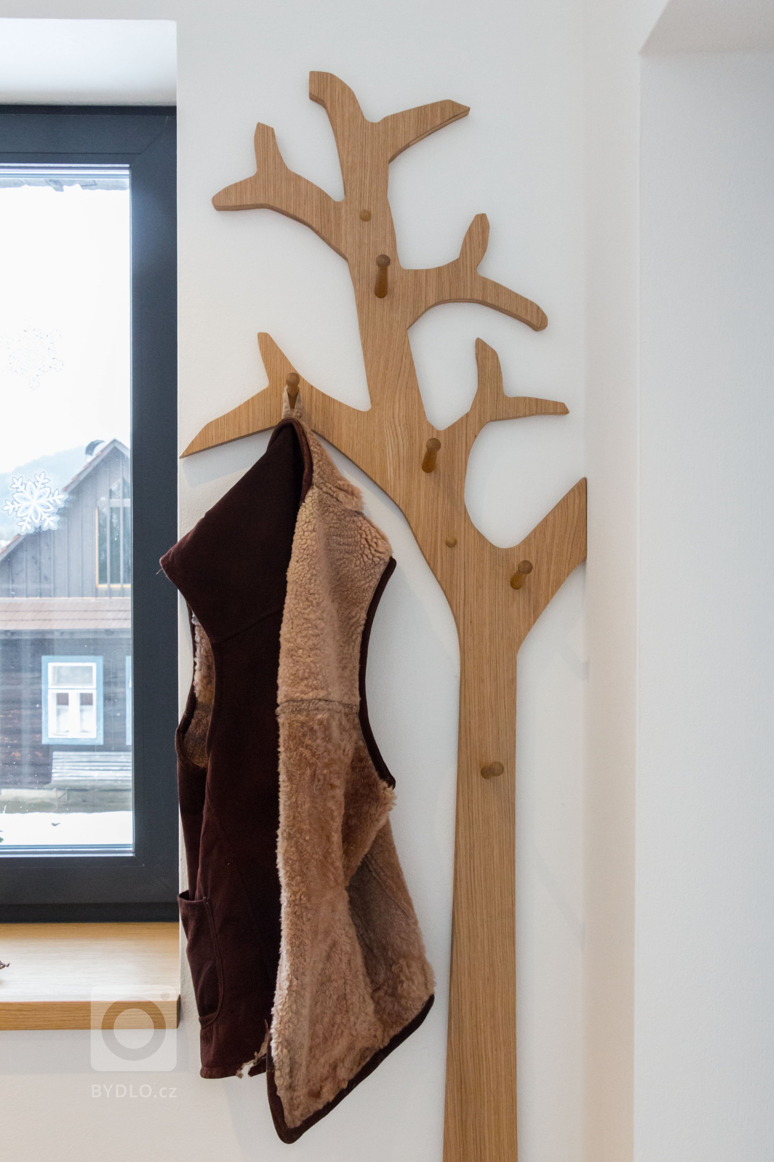 rodinný dom zo 60. rokov sme kompletne zrekonštruovali do novej súčasnej architektúry. budova sa nachádza na vidieku v horách. drevený obklad bol kľúčovým…