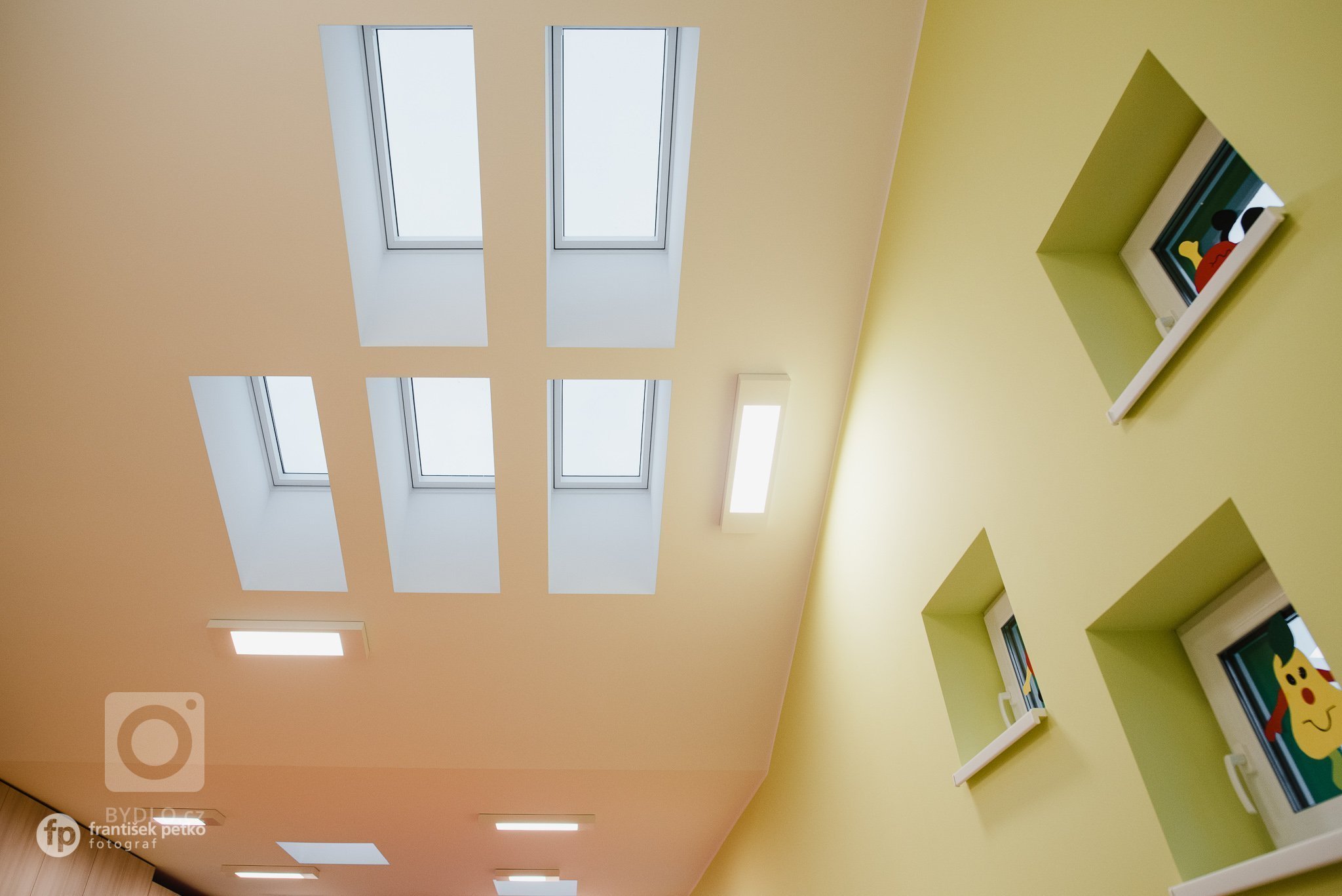 Máme veľkú radosť, že projekt novostavby detských jaslí v obci Predmier, okres Bytča dosiahol svoju reálnu podobu. Nahliadnite do čistých a útulných priestorov…