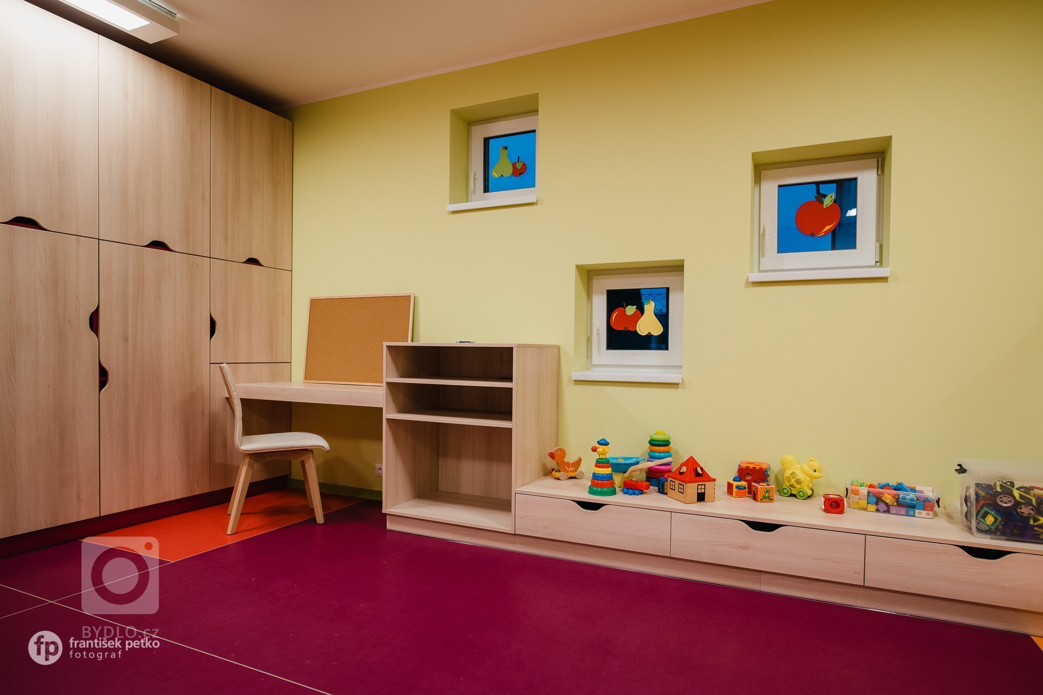 Máme veľkú radosť, že projekt novostavby detských jaslí v obci Predmier, okres Bytča dosiahol svoju reálnu podobu. Nahliadnite do čistých a útulných priestorov…