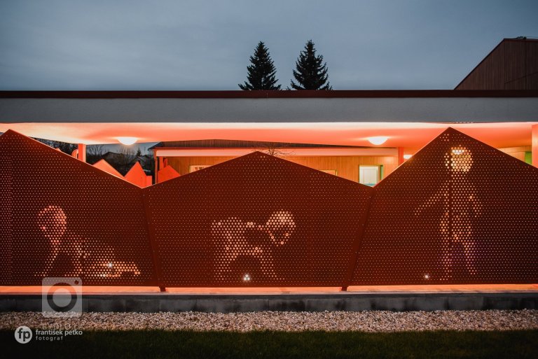 add picture to album