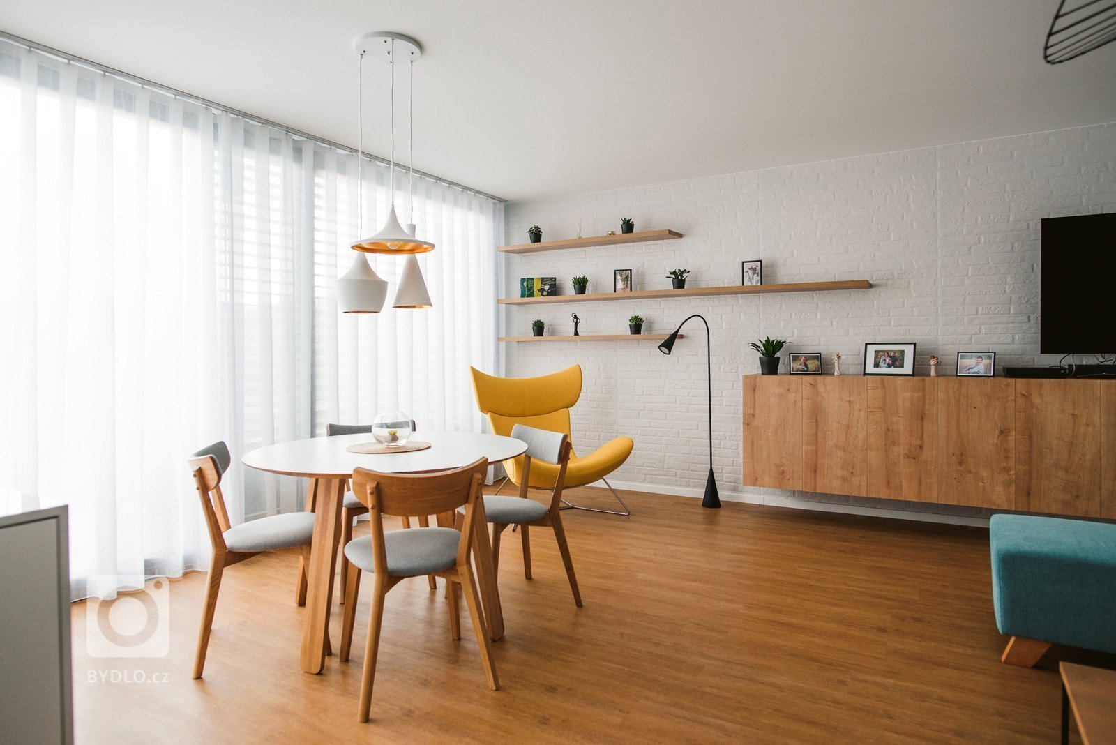 Novorealizovaný interiér v Považskej Bystrici podľa nášho návrhu sa dočkal svojho ukončenia. Nový interiéru do rodinného domu zo 70. rokov. Veríme, že vďaka…