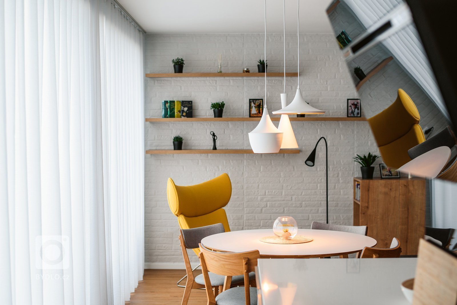 Novorealizovaný interiér v Považskej Bystrici podľa nášho návrhu sa dočkal svojho ukončenia. Nový interiéru do rodinného domu zo 70. rokov. Veríme, že vďaka…