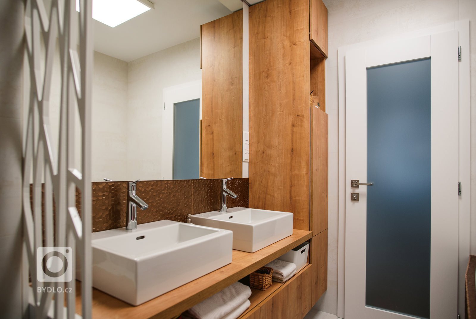 Novorealizovaný interiér v Považskej Bystrici podľa nášho návrhu sa dočkal svojho ukončenia. Nový interiéru do rodinného domu zo 70. rokov. Veríme, že vďaka…