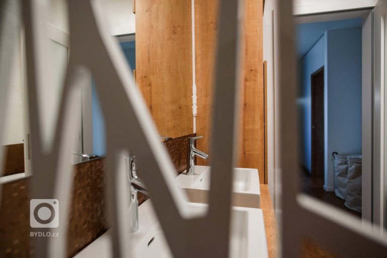 add picture to album