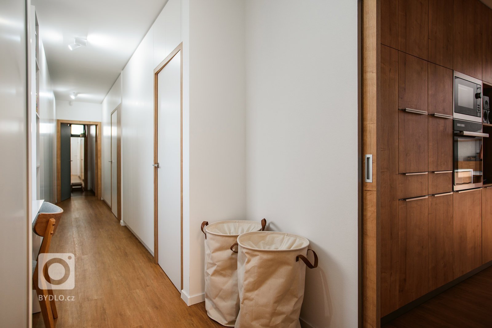 Novorealizovaný interiér v Považskej Bystrici podľa nášho návrhu sa dočkal svojho ukončenia. Nový interiéru do rodinného domu zo 70. rokov. Veríme, že vďaka…