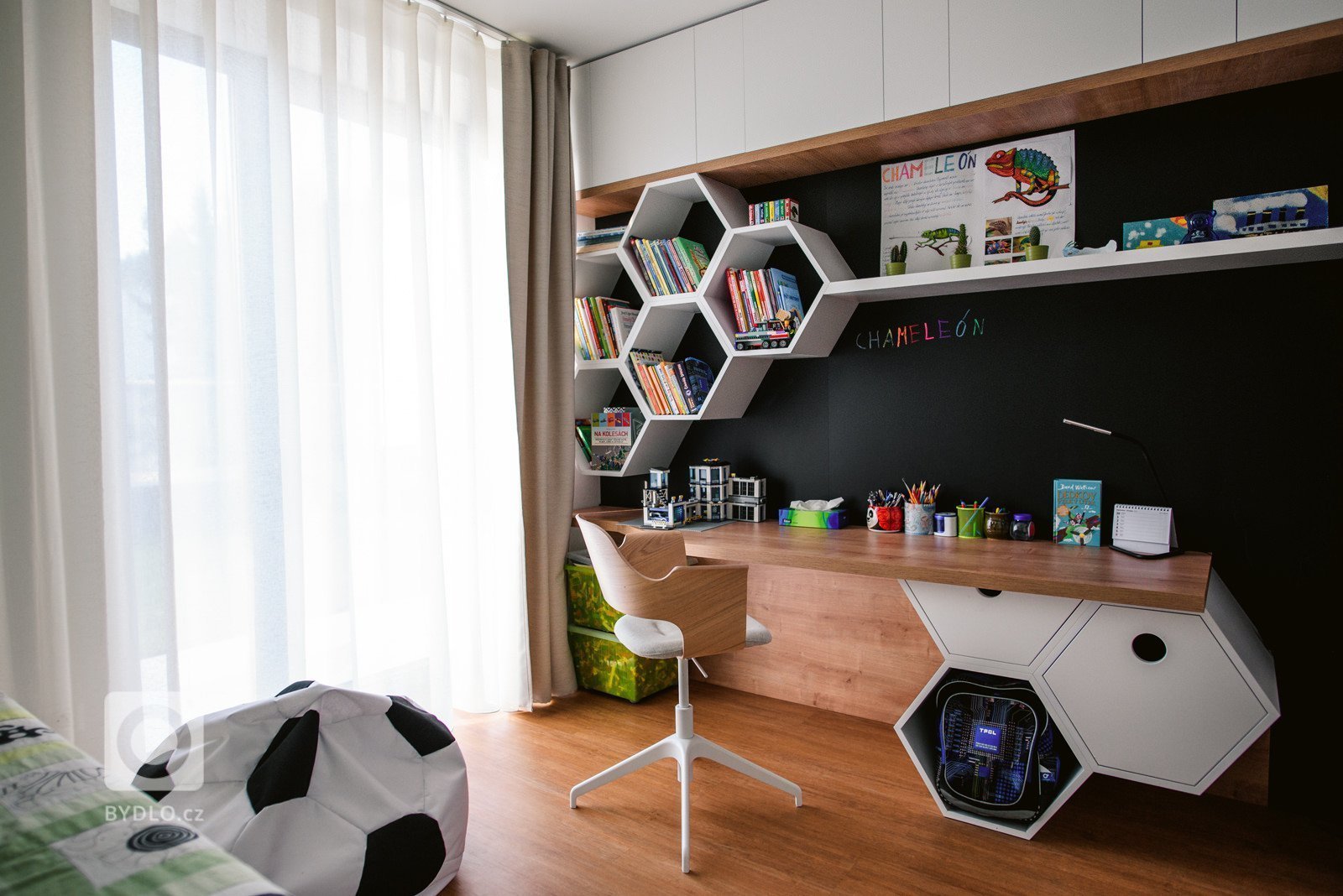 Novorealizovaný interiér v Považskej Bystrici podľa nášho návrhu sa dočkal svojho ukončenia. Nový interiéru do rodinného domu zo 70. rokov. Veríme, že vďaka…