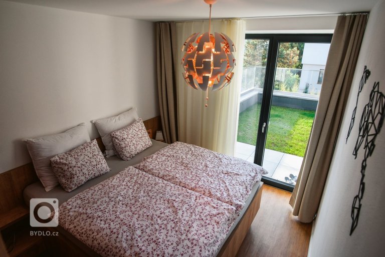 add picture to album