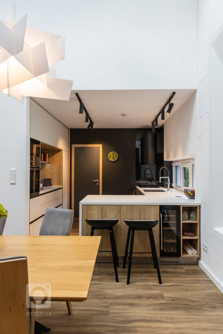 add picture to album