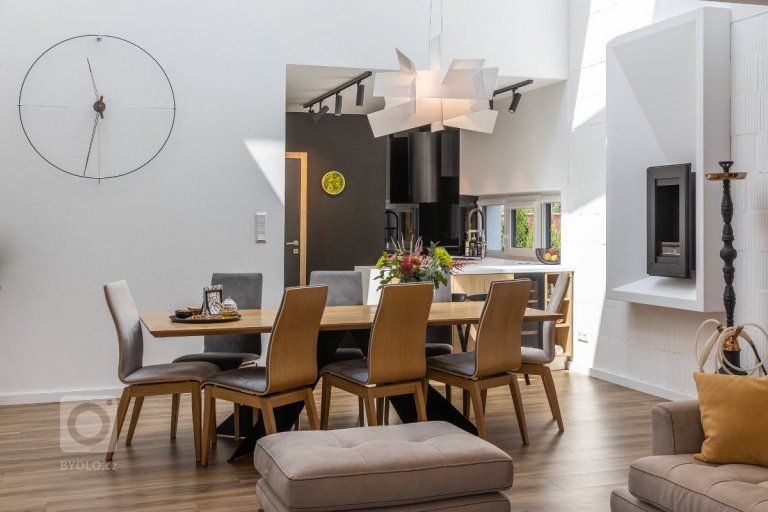 add picture to album