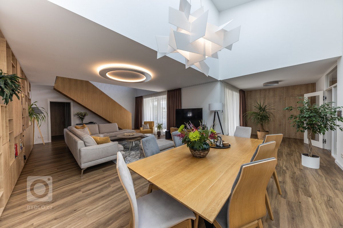 rodinný dom v obci jasenica sa u nás rodil už od samotnej štúdie. pri návrhu interiéru sme ku spokojnosti klientov zapracovali najmä požiadavku aby interiér…