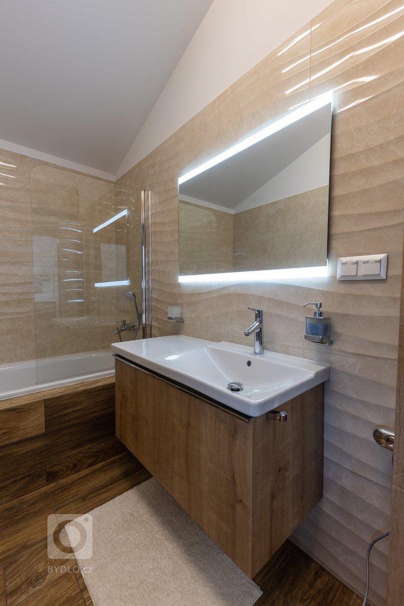 rodinný dom v obci jasenica sa u nás rodil už od samotnej štúdie. pri návrhu interiéru sme ku spokojnosti klientov zapracovali najmä požiadavku aby interiér…