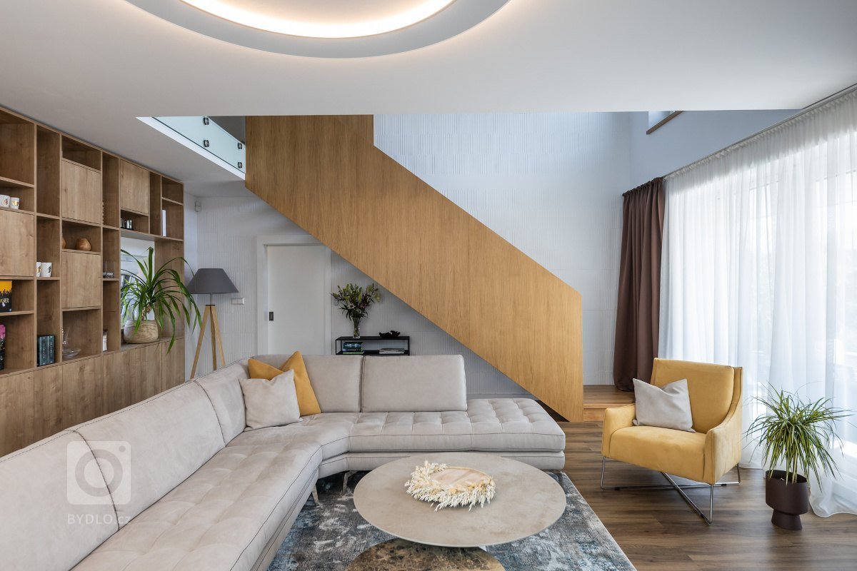 rodinný dom v obci jasenica sa u nás rodil už od samotnej štúdie. pri návrhu interiéru sme ku spokojnosti klientov zapracovali najmä požiadavku aby interiér…