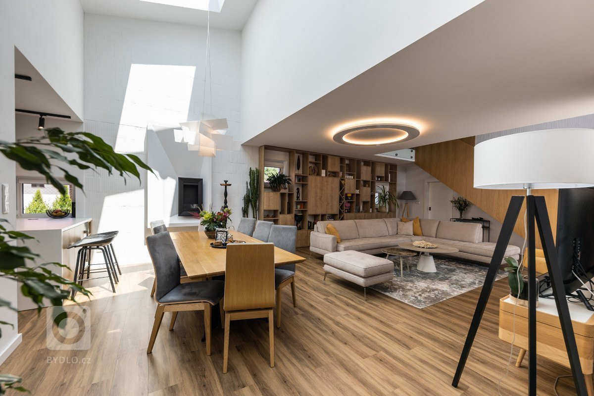 rodinný dom v obci jasenica sa u nás rodil už od samotnej štúdie. pri návrhu interiéru sme ku spokojnosti klientov zapracovali najmä požiadavku aby interiér…