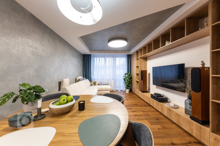 add picture to album