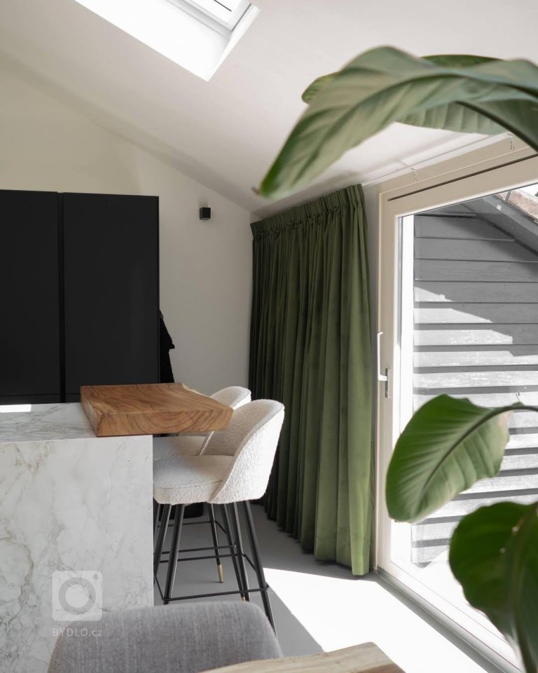 add picture to album