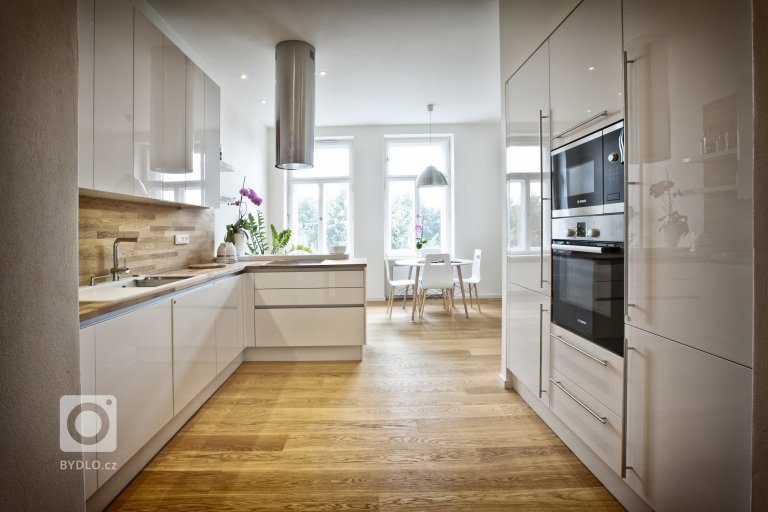 add picture to album