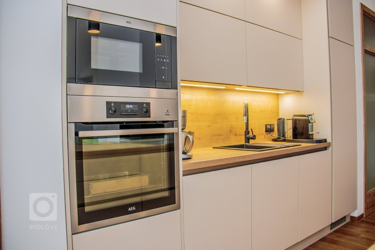 add picture to album