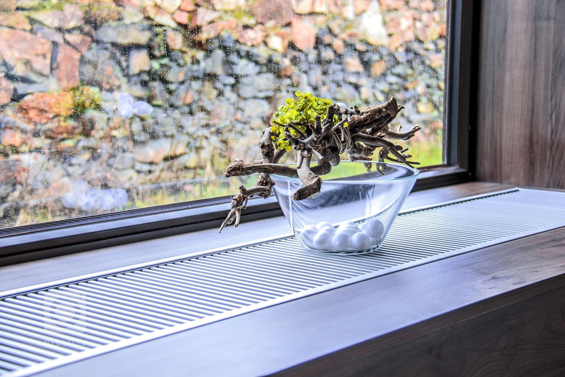 Nejčastěji barvou kuchyně je bílá&nbsp;barva&nbsp;v&nbsp;kombinaci s&nbsp;dekorem dřeva, zde v provedení ořech.&nbsp;Mezi nesporné&nbsp;výhody bílých kuchyní…