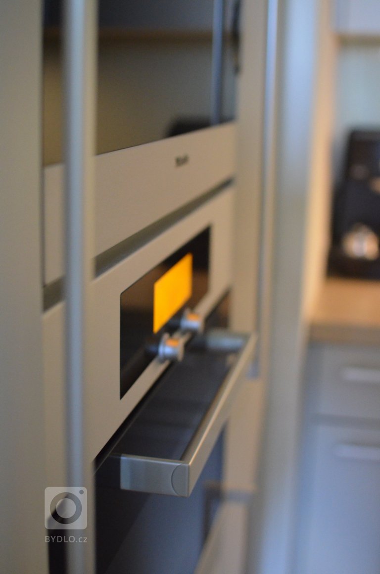 add picture to album