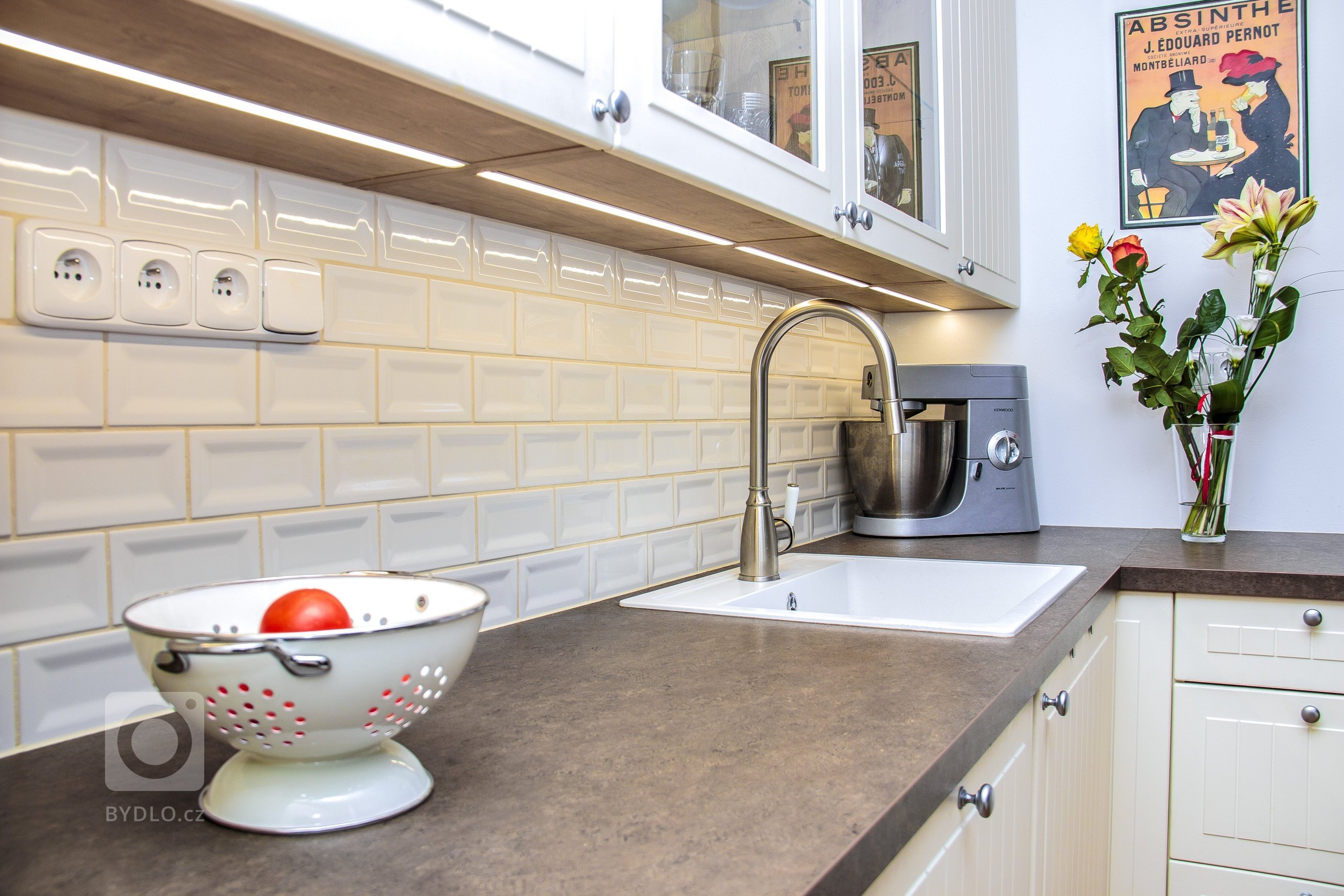 Náročná rekonstrukce bytu v centru Chebu z 19. století. Kompletní návrh a realizace kuchyně v barvě vanilky.&nbsp;Stylově měla kuchyně odpovídat původním…