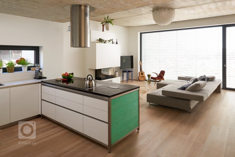 add picture to album