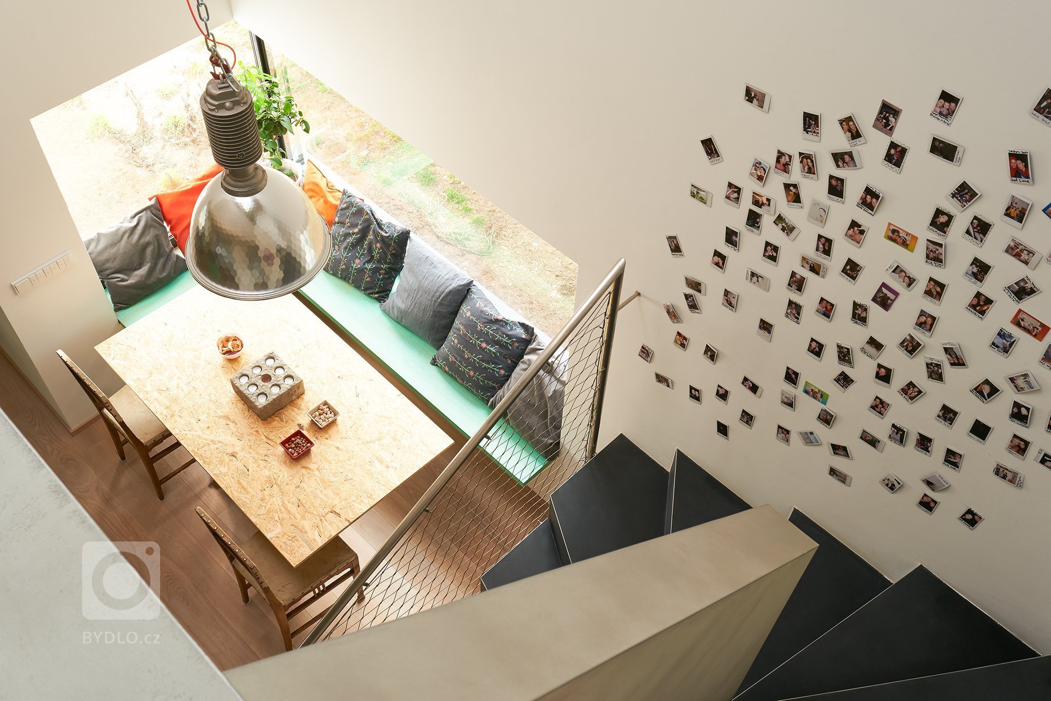 První věc, která v domě na první pohled zaujme, je samotný prostor. V nepřeplněném interiéru je proto místo pro jednotlivé kusy&nbsp;nábytkua zajímavé detaily.…