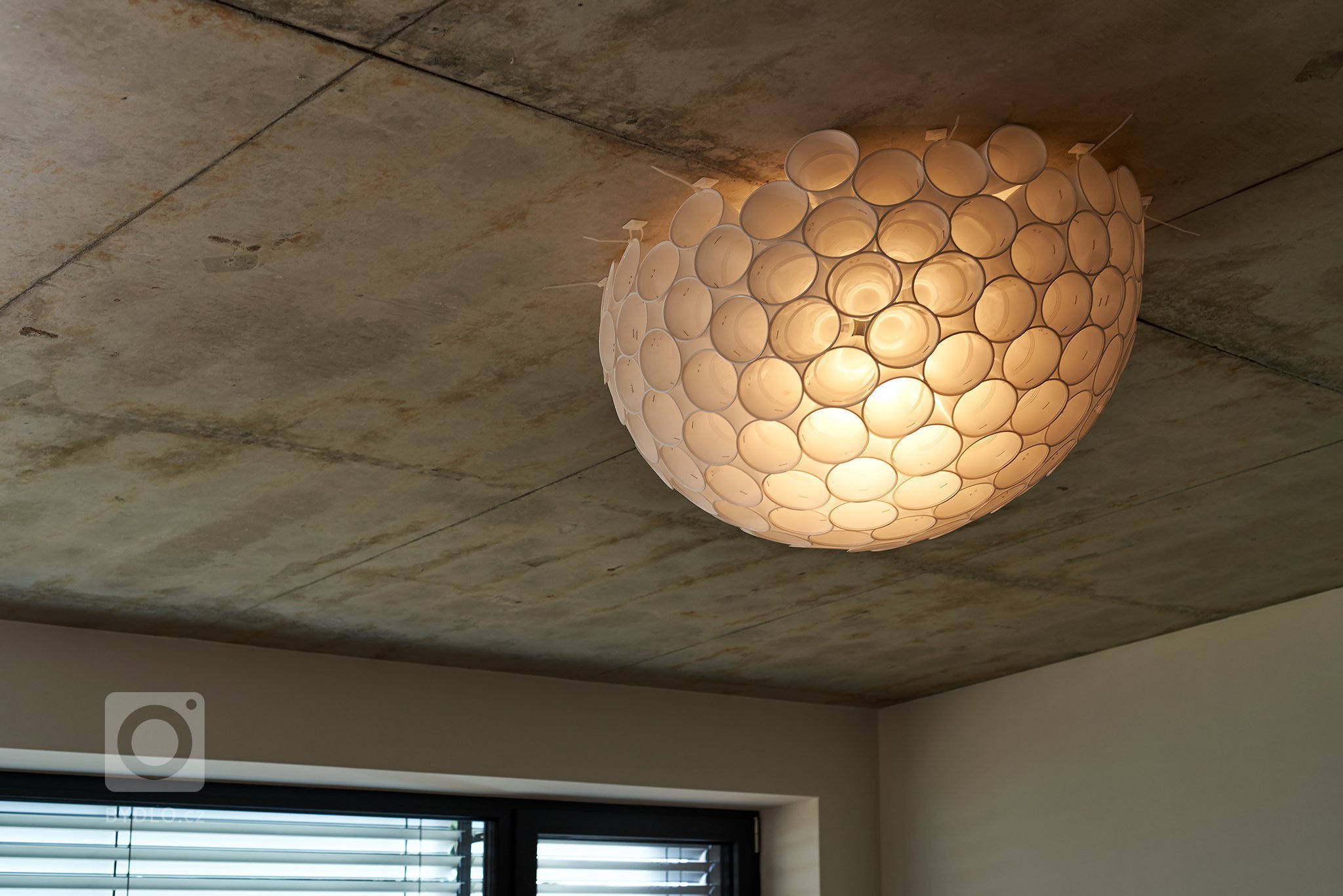 První věc, která v domě na první pohled zaujme, je samotný prostor. V nepřeplněném interiéru je proto místo pro jednotlivé kusy&nbsp;nábytkua zajímavé detaily.…