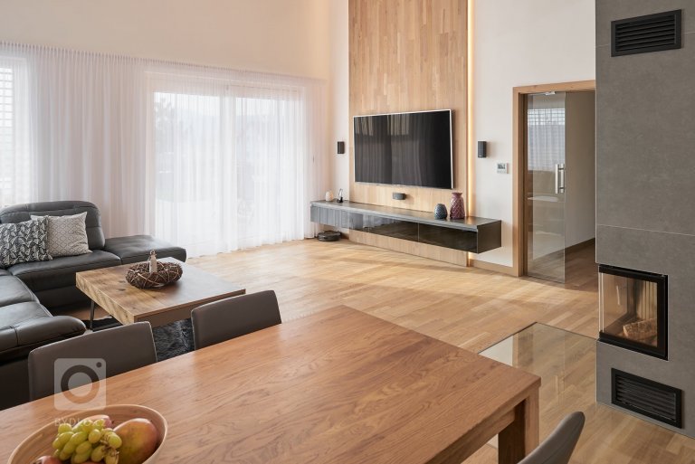 add picture to album