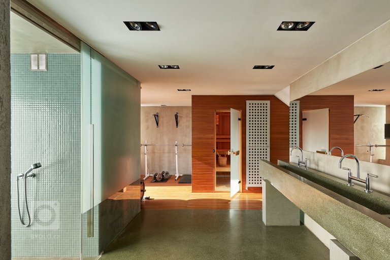 add picture to album