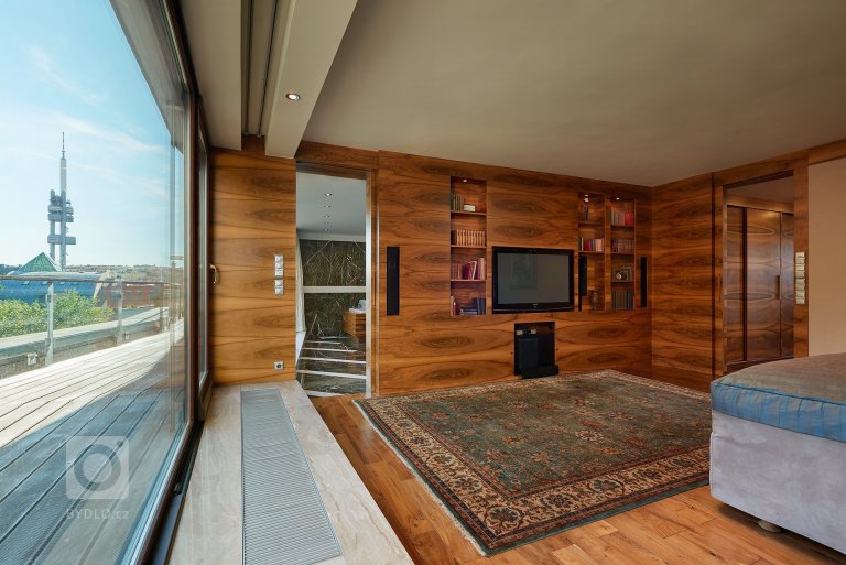 add picture to album