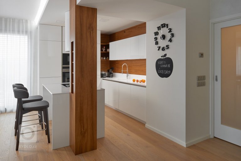 add picture to album