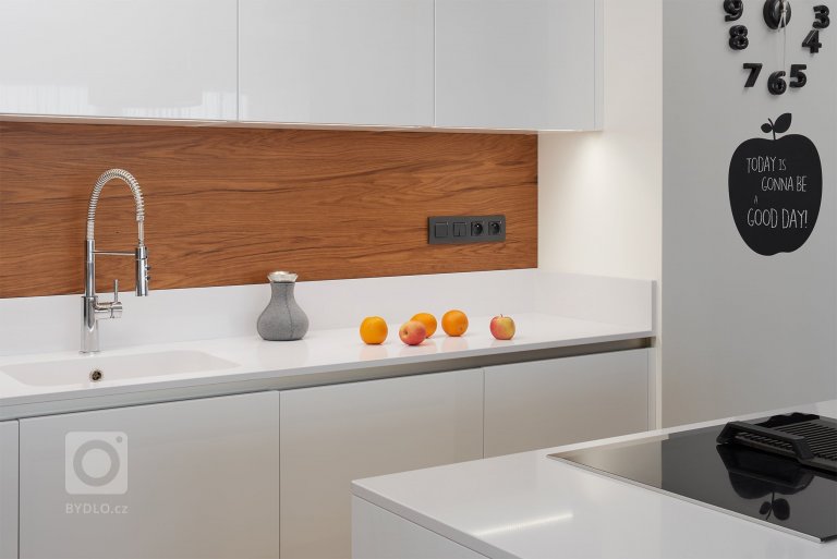 add picture to album