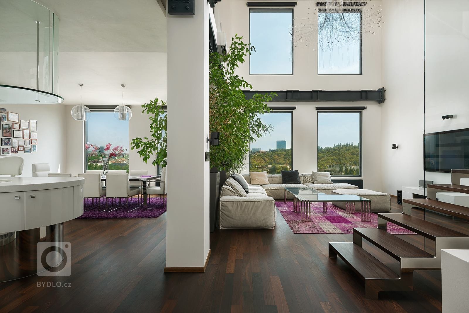 Stále populárnějším typem nadstandardního bydlení se stávají lofty, ve velkých světových městech jsou dokonce symbolem určitého životního stylu. Ještě…