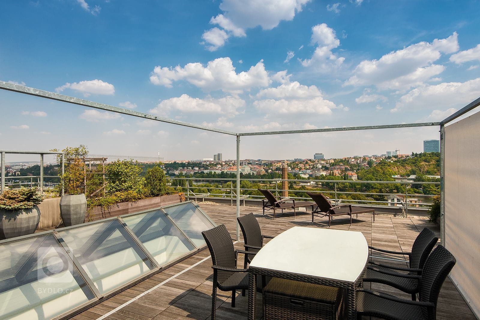 Stále populárnějším typem nadstandardního bydlení se stávají lofty, ve velkých světových městech jsou dokonce symbolem určitého životního stylu. Ještě…