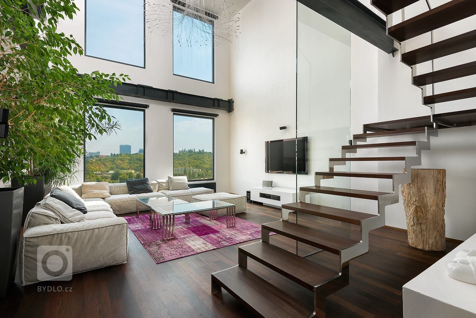 Stále populárnějším typem nadstandardního bydlení se stávají lofty, ve velkých světových městech jsou dokonce symbolem určitého životního stylu. Ještě…