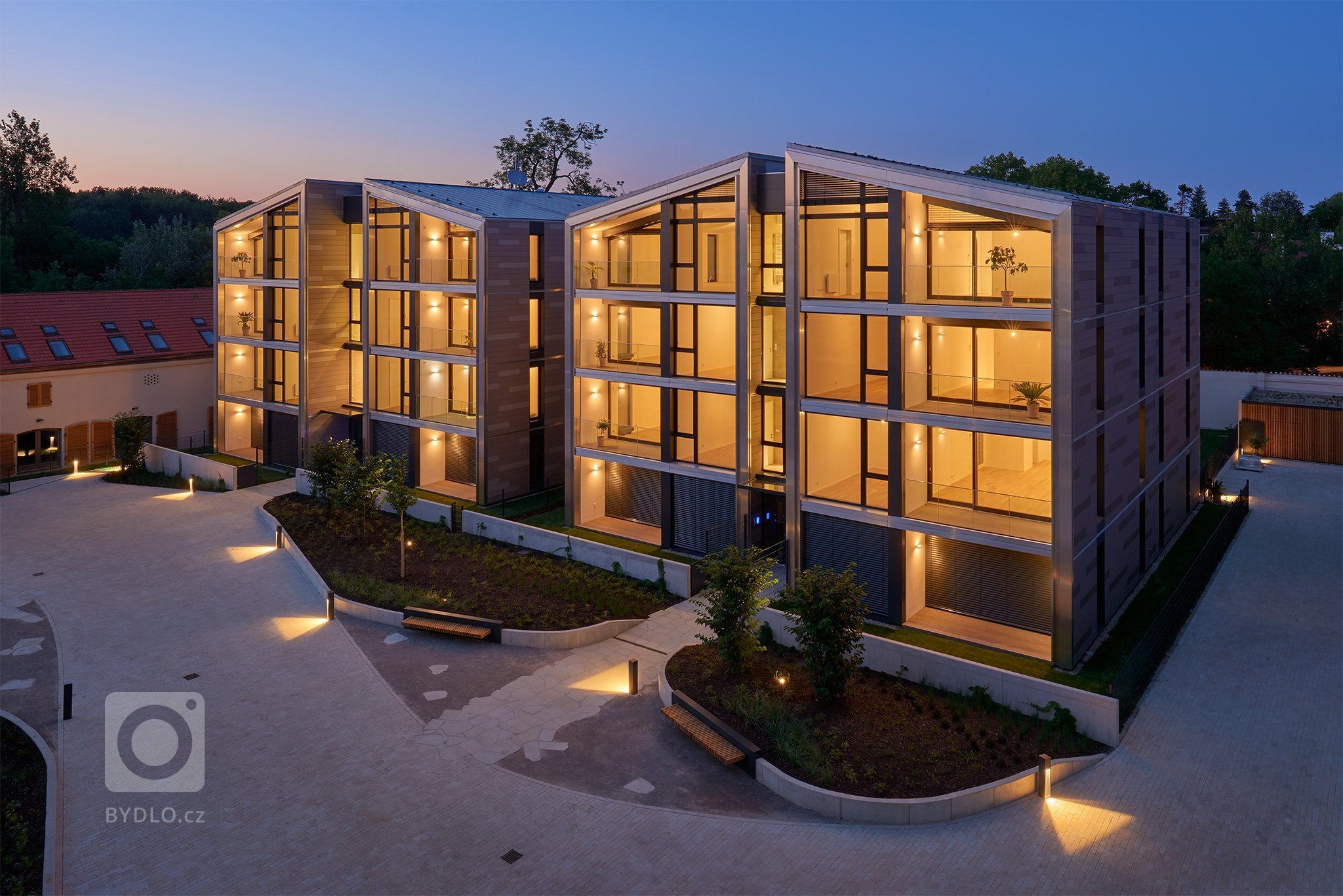 Projekt situovaný poblíž přírodní rezervace Divoká Šárka nabídne reprezentativní byty v kompletně zrekonstruované barokní budově a další bytové jednotky v pěti…