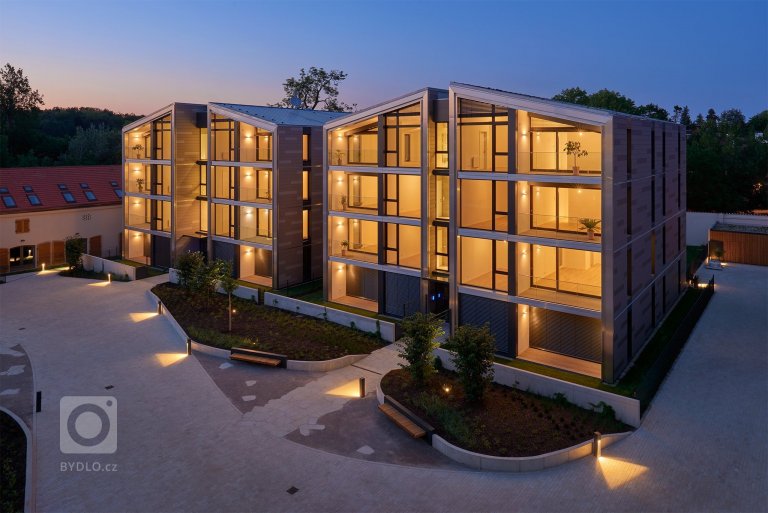 add picture to album