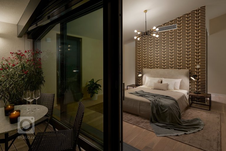 add picture to album