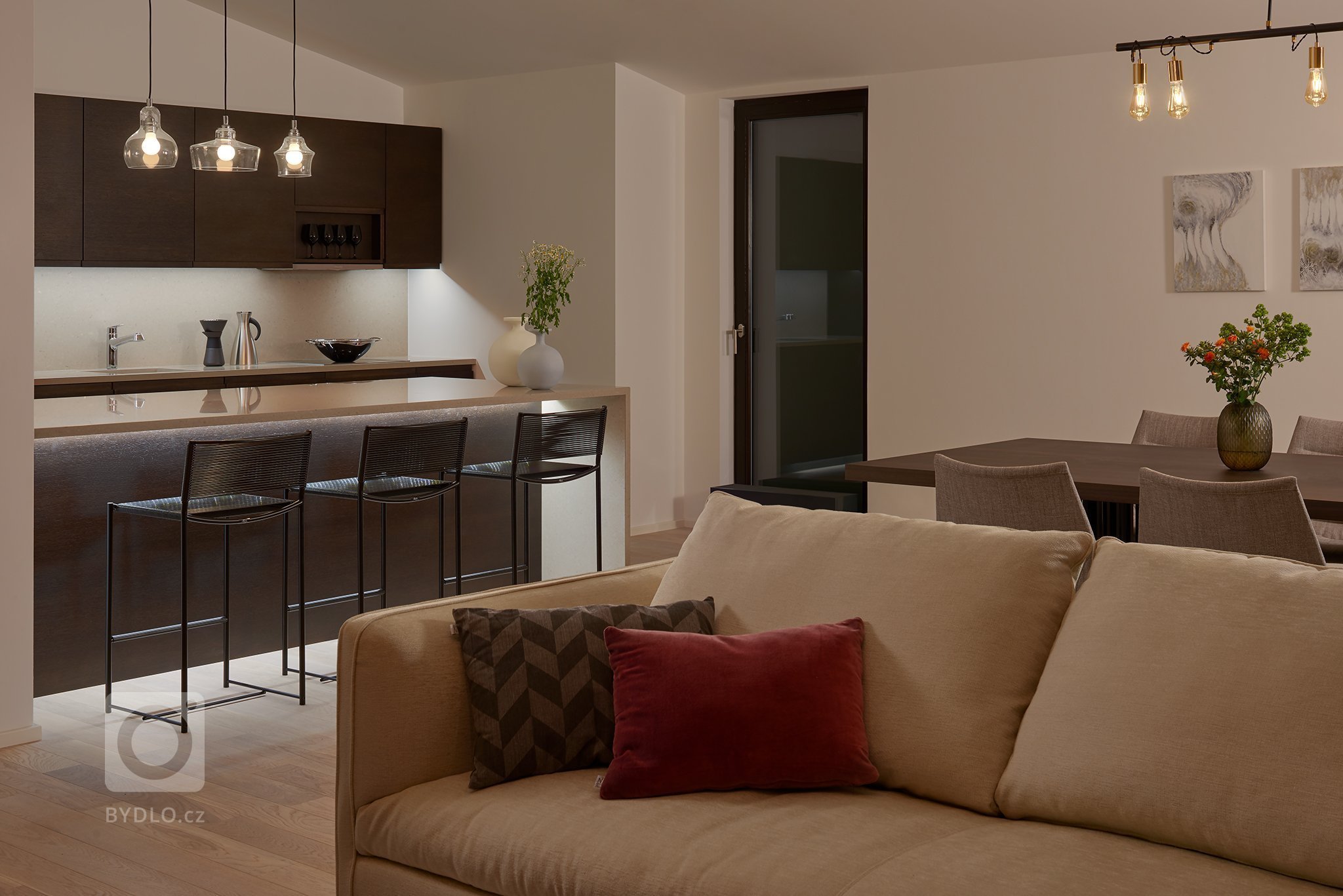 Projekt situovaný poblíž přírodní rezervace Divoká Šárka nabídne reprezentativní byty v kompletně zrekonstruované barokní budově a další bytové jednotky v pěti…