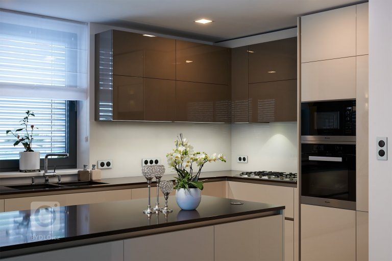 add picture to album