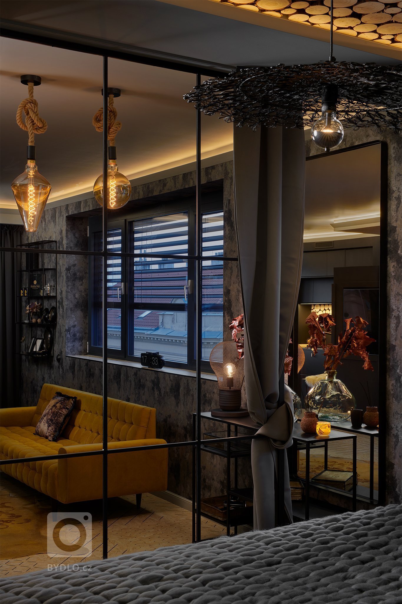 Glamour styl -&nbsp;interiér s nádechem luxusu, do jisté míry jde o určitou extravaganci a odvahu kombinovat historické a umělecké kousky s&nbsp;moderními…