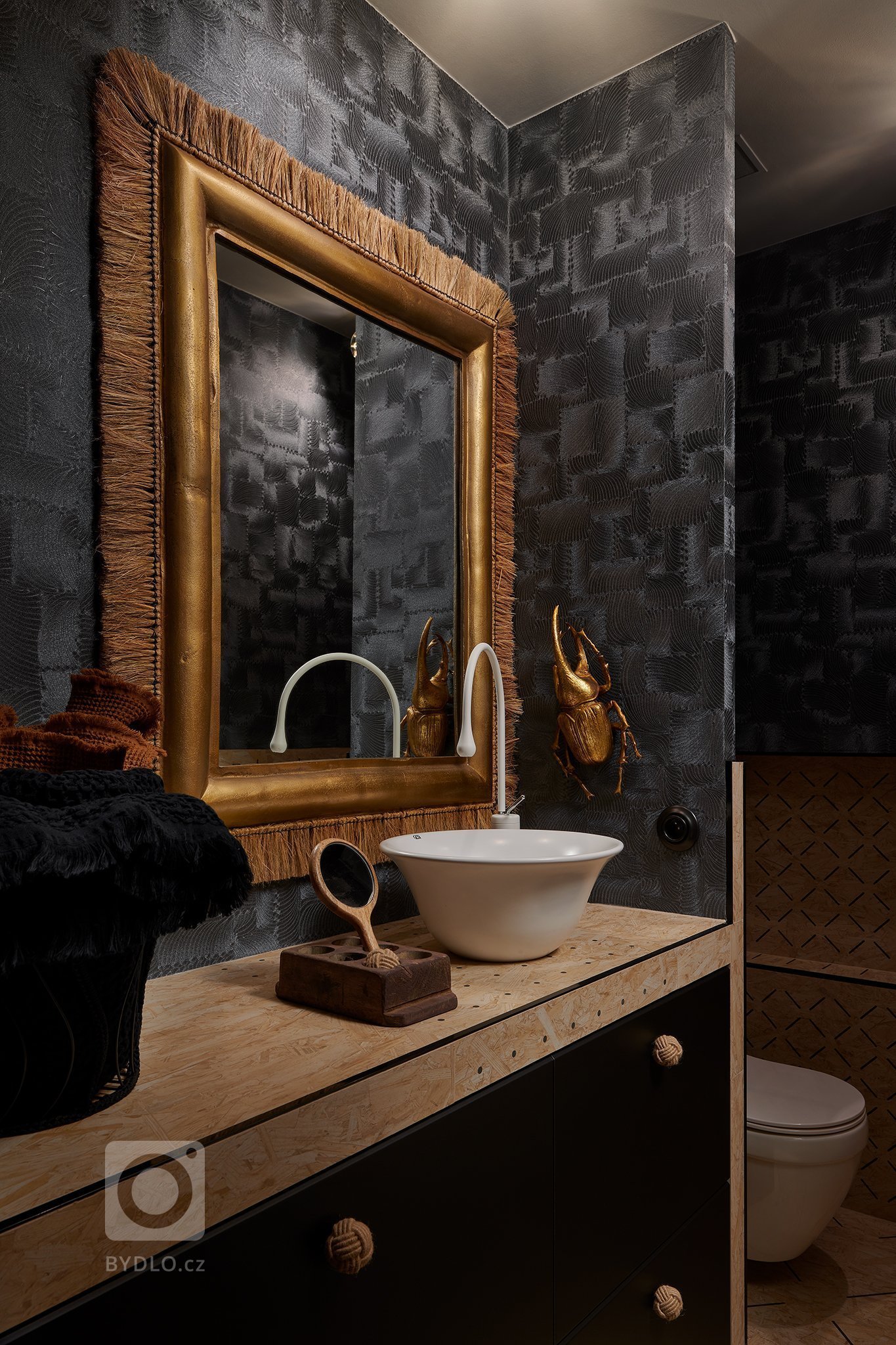 Glamour styl -&nbsp;interiér s nádechem luxusu, do jisté míry jde o určitou extravaganci a odvahu kombinovat historické a umělecké kousky s&nbsp;moderními…