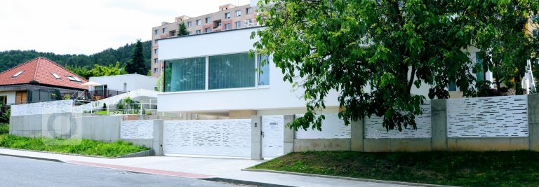 add picture to album