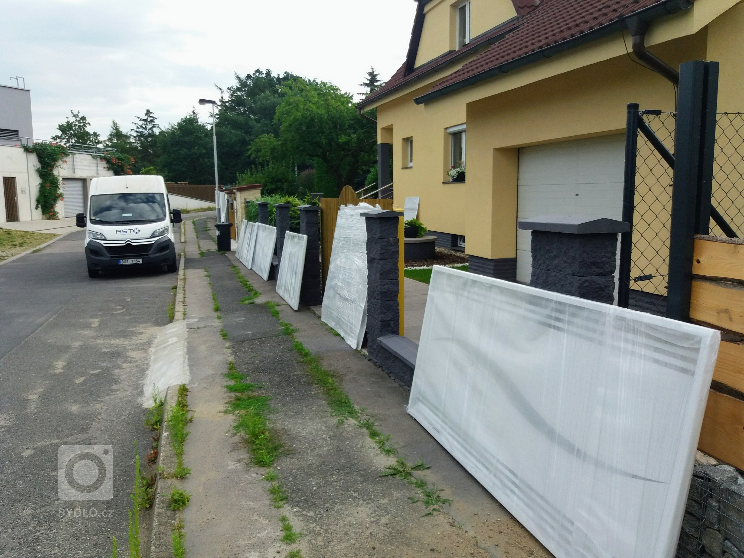 Dodání designových plotových&nbsp; panelů a výplně bran včetně montáže.

Vyrobeno z hliníkového plechu o síle 3mm, který je následně práškově lakován.
