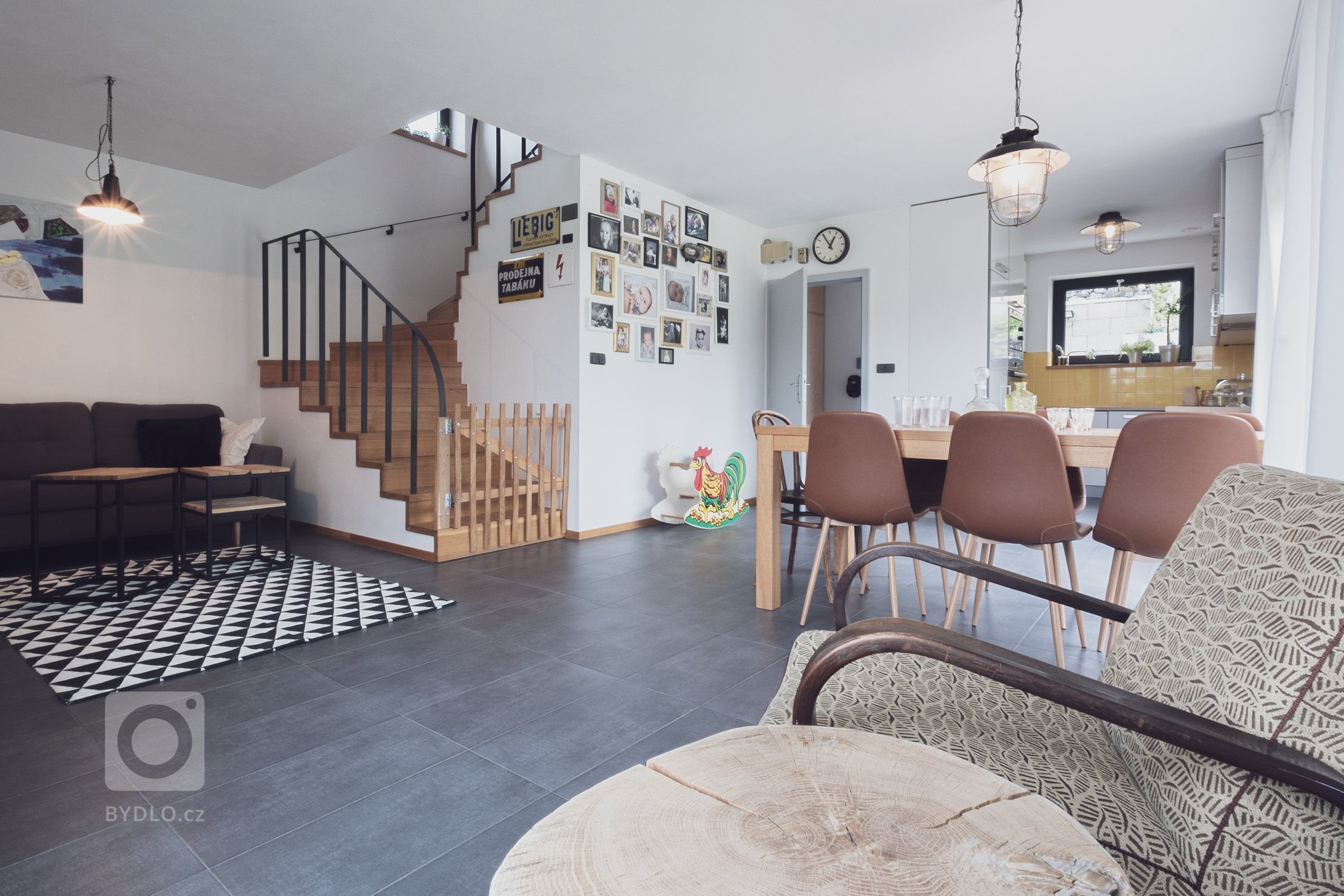 Malý, ale šikovný.

Rodinný dům pro mladou rodinu pod Kletí, je jedna z&nbsp;prvních realizací, na kterou rádi vzpomínáme. Úsporná kompozice dispozic, na…